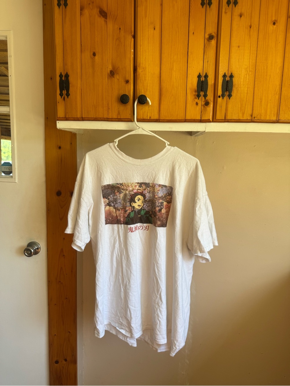 Hot Topic White Short Sleeve Anime Graphic Tee